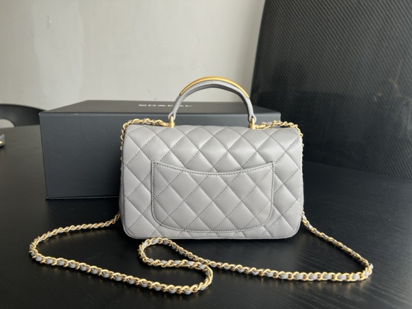  Handbag  Chanel  2431  size 20cmx12cmx6 cm