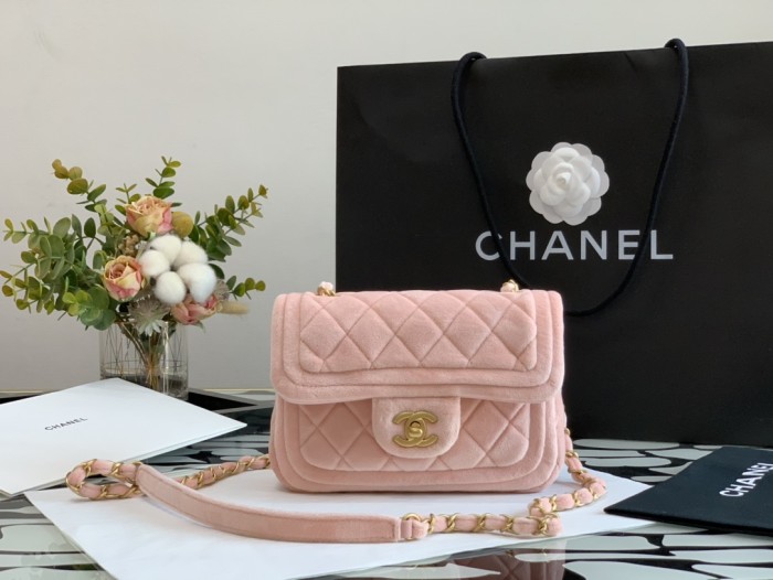 Handbag  Chanel  size  18×13×7 cm