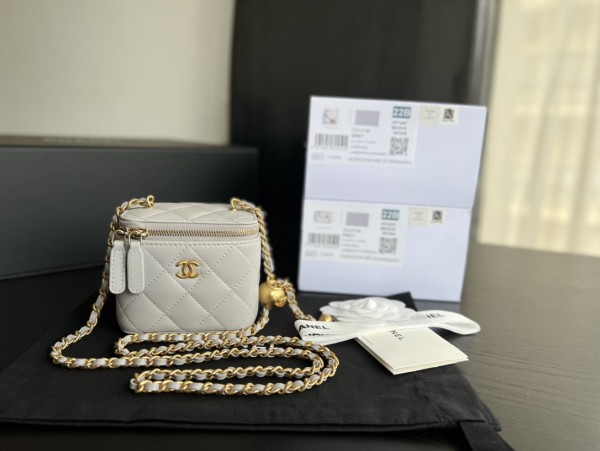 Handbag  Chanel  AP1447  size  8.5cmx11cmx7 cm 