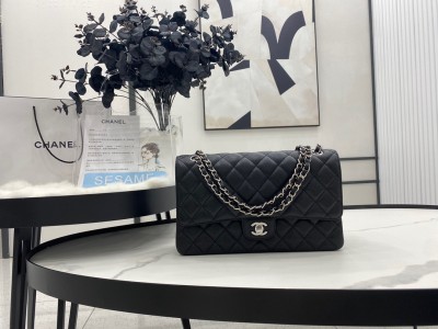 Handbag  Chanel  37587  size  28 cm