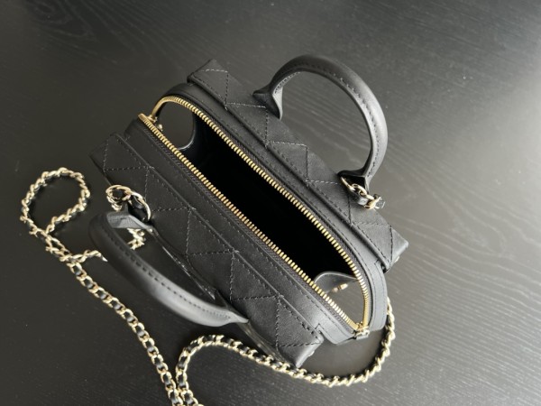 Handbag  Chanel size 15cmx11.5cmx5cm