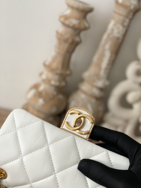 Handbag  Chanel  3473  size  13*18*6 cm