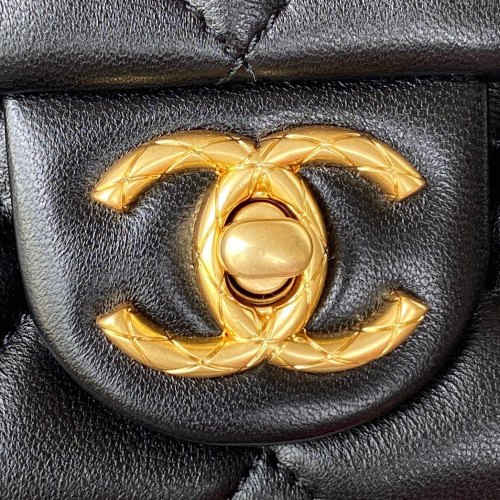 Handbag  Chanel  AS3393 size  14*22*8 cm
