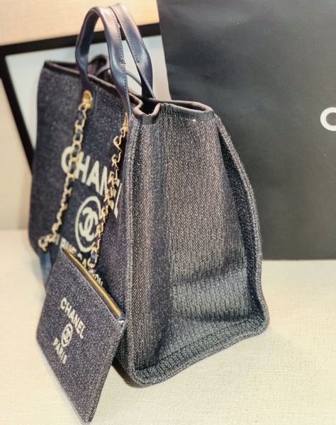 Handbag  Chanel  size  38  cm