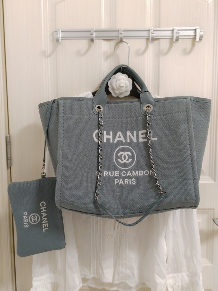 Handbag   Chanel  size  38 cm