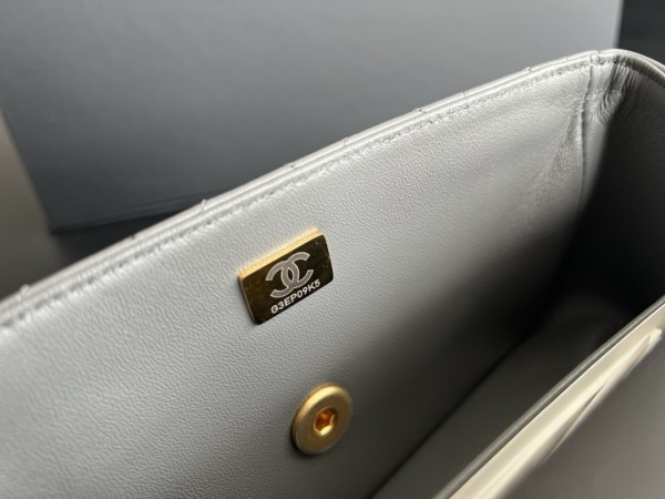  Handbag  Chanel  2431  size 20cmx12cmx6 cm