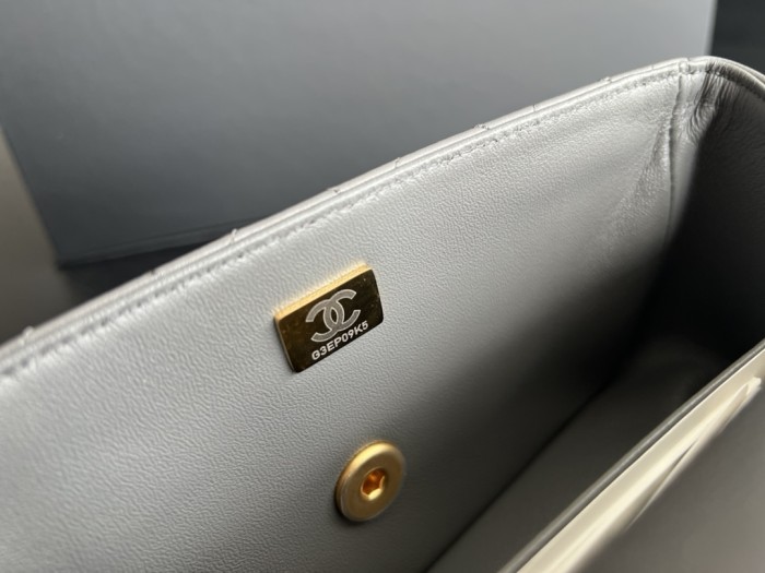  Handbag  Chanel  2431  size 20cmx12cmx6 cm