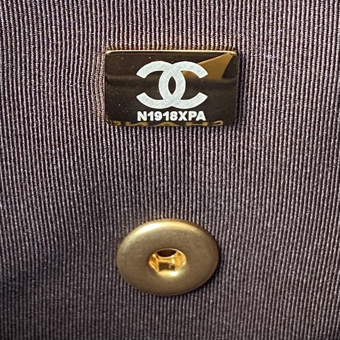 Handbag  Chanel  AS3393  size  14*22*8 cm 