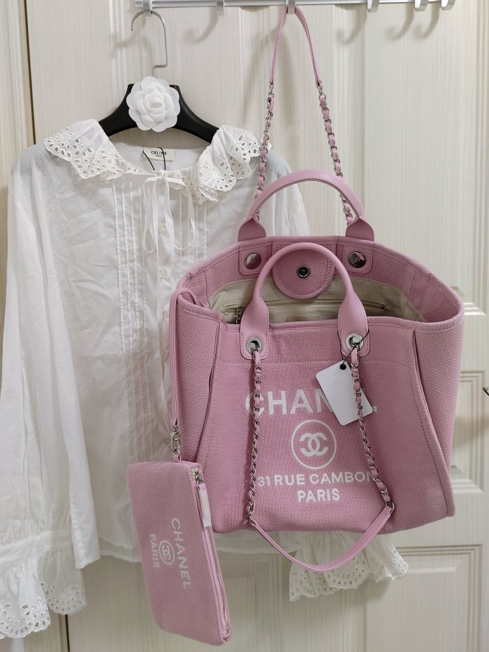 Handbag  Chanel   size  38 cm