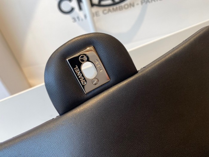 Handbag  Chanel  01116  size 20 cm