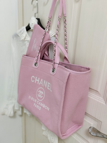 Handbag  Chanel   size  38 cm