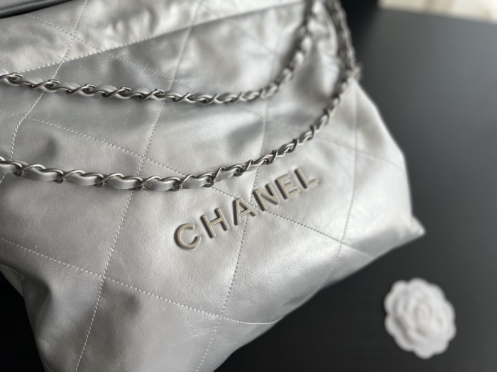 Handbag  Chanel  size  35cmx37cmx7 cm
