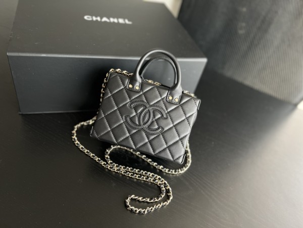 Handbag  Chanel size 15cmx11.5cmx5cm