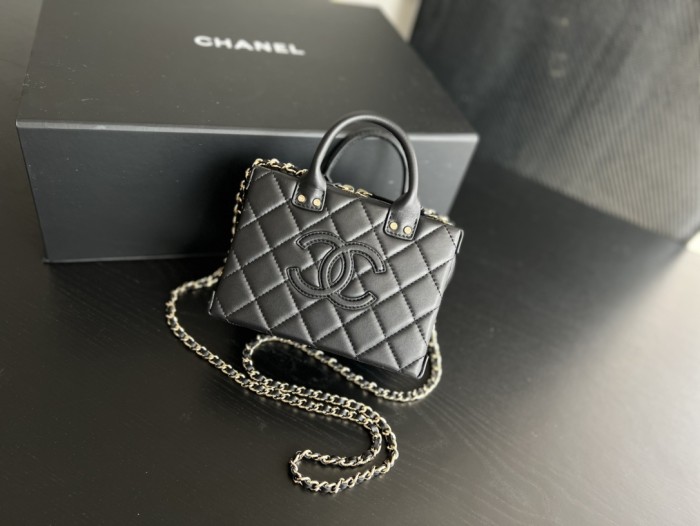 Handbag  Chanel size 15cmx11.5cmx5cm