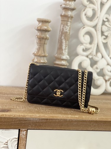 Handbag  Chanel  81221  size  19 cm