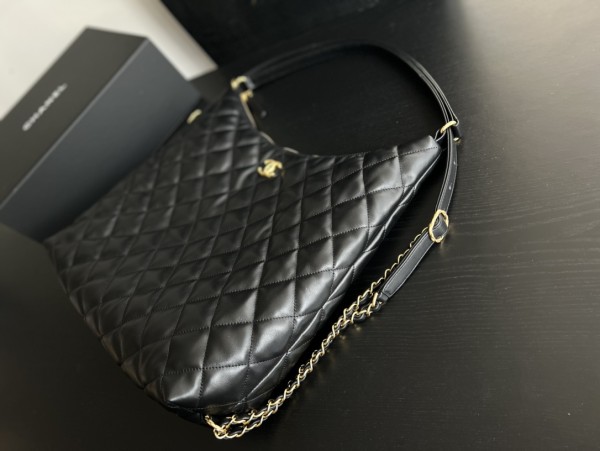 Handbag  Chanel   size  35cmx37cm11 cm