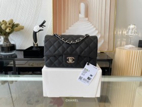 Handbag  Chanel  01116  size  20 cm