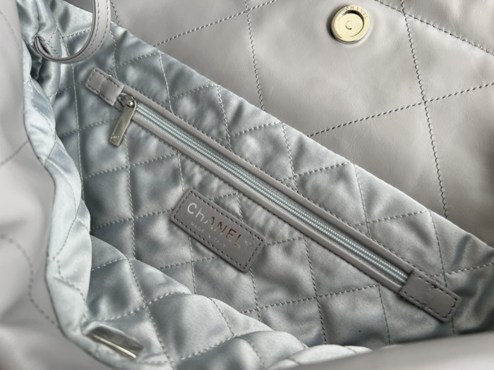 Handbag  Chanel  size  35cmx37cmx7 cm