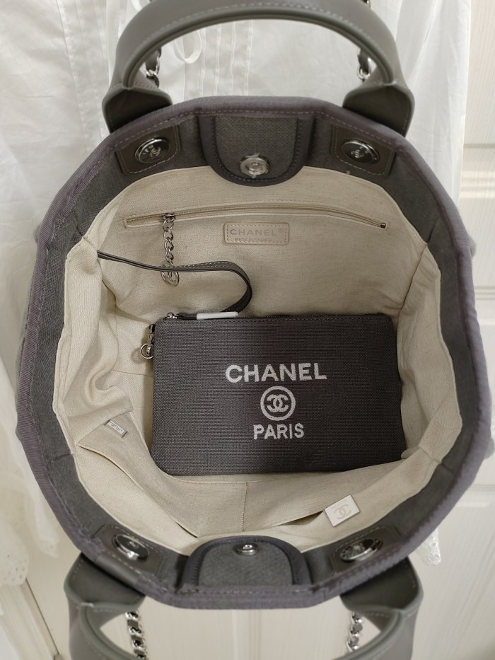 Handbag  Chanel  size  38 cm