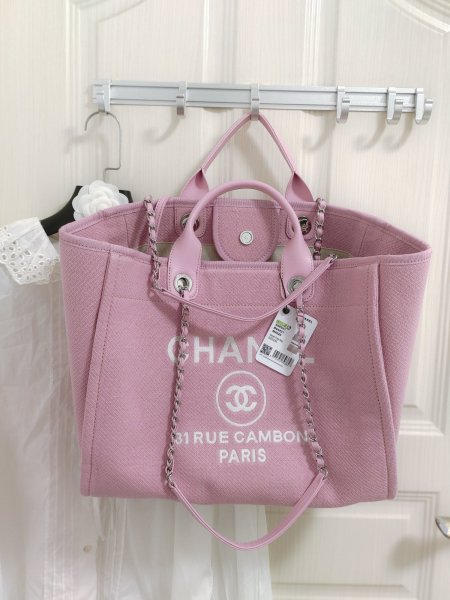 Handbag  Chanel   size  38 cm