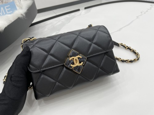 Handbag  Chanel  AS2633  size  18*7*12 cm