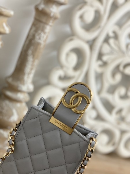 Handbag  Chanel  2981  size 18*3*10  cm