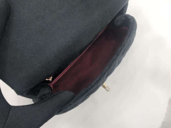 Handbag  Chanel  AS2215  size  𝟏𝟑*𝟏𝟗*𝟗 𝑐𝑚