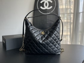 Handbag  Chanel   size  35cmx37cm11 cm