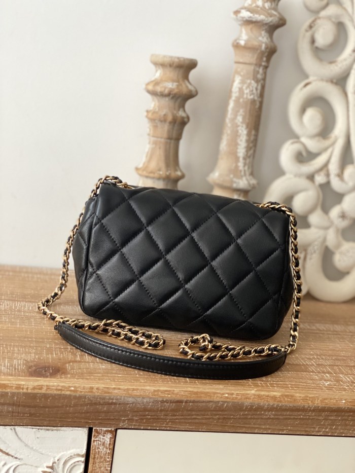 Handbag  Chanel  3474  size 15*20*8 cm