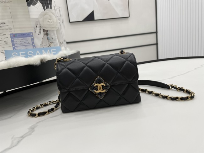 Handbag  Chanel  AS2633  size  18*7*12 cm