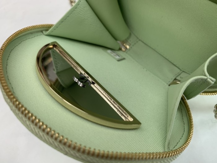  Handbag  Chanel  size  12×12×5 cm