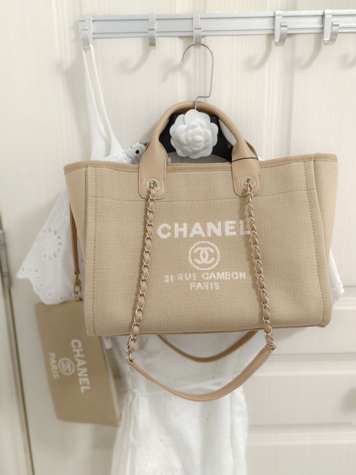 Handbag   Chanel   size  38 cm