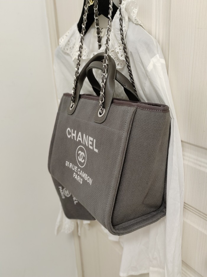 Handbag  Chanel  size  38 cm