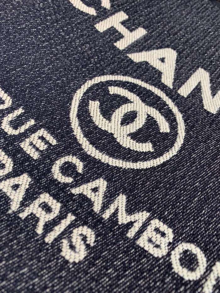 Handbag  Chanel  size  38  cm