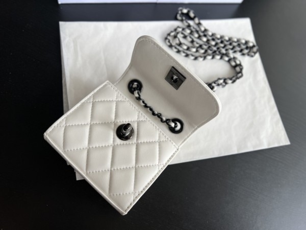 Handbag  Chanel  81633  size  11cmx11cmx5 cm