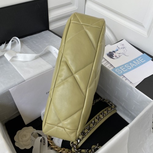 Handbag  Chanel  size 30 cm