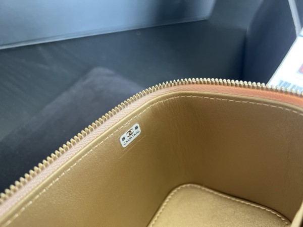 CHANEL 22c Early Spring Pebble Grain Calfskin Long Box Bag, Shoulder Bag, Crossbody Bag Women's Milk Tea AP2625-B07641-N5025 with Mirror size 17*8.5*10 cm