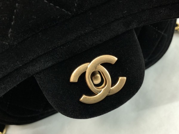 Handbag  Chanel  size  18×13×7 cm