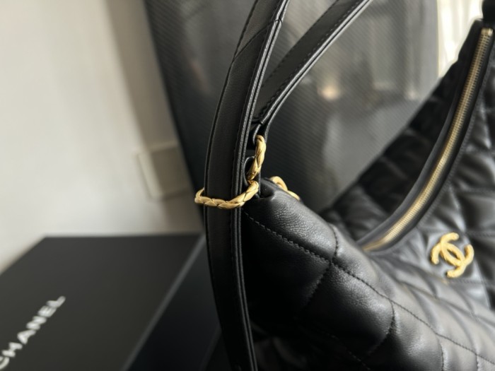 Handbag  Chanel   size  35cmx37cm11 cm