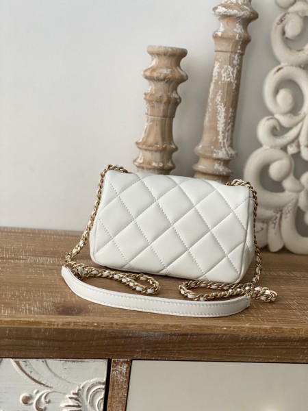 Handbag  Chanel  3473  size  13*18*6 cm