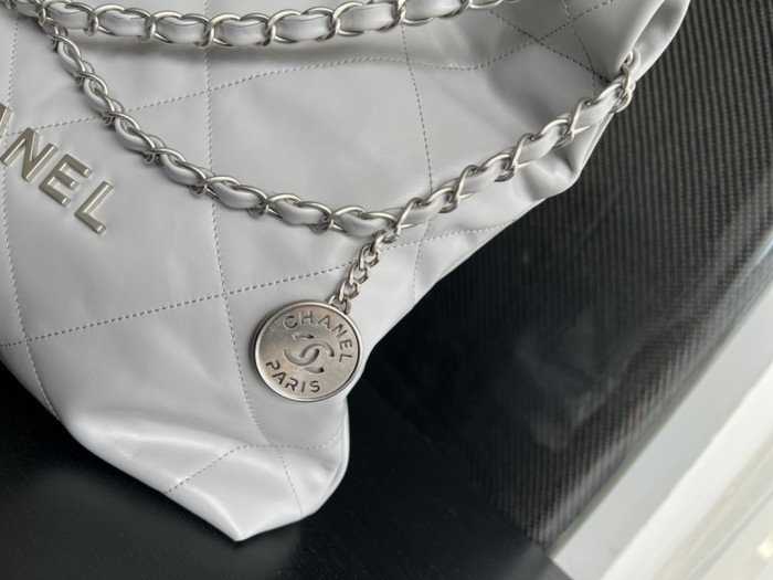 Handbag  Chanel  size  35cmx37cmx7 cm