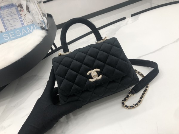 Handbag  Chanel  AS2215  size  𝟏𝟑*𝟏𝟗*𝟗 𝑐𝑚