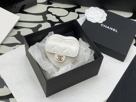  Handbag  Chanel   size  8*8.5*5.5* cm