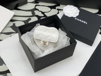  Handbag  Chanel   size  8*8.5*5.5* cm