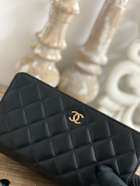  Handbag   Chanel  81225  size 19 cm