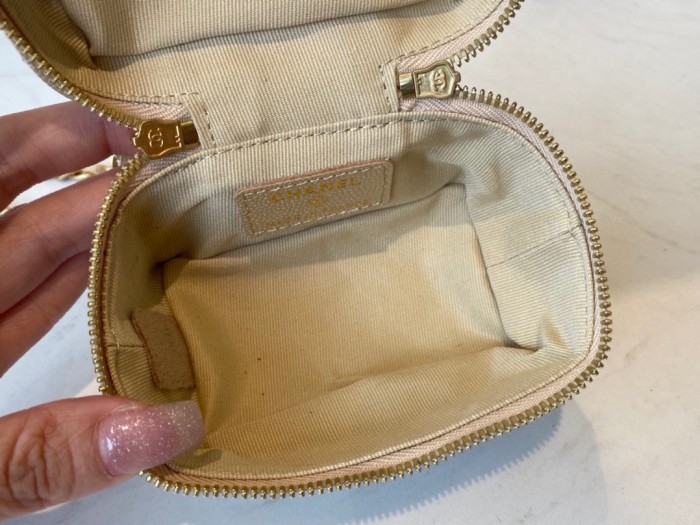 Handbag  Chanel  AP2194  size  12*11.5*7 cm