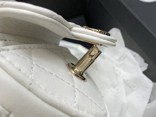  Handbag  Chanel   size  8*8.5*5.5* cm