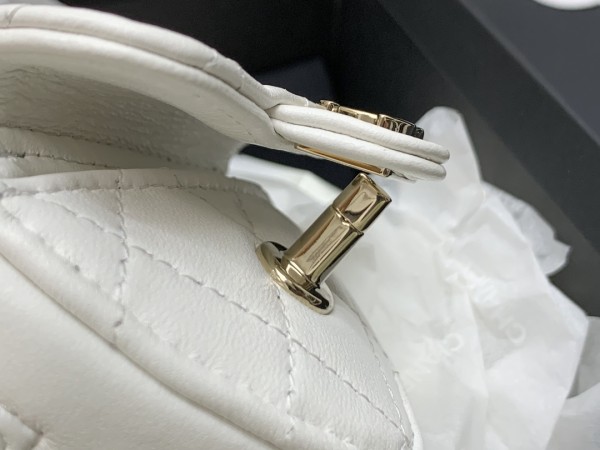  Handbag  Chanel   size  8*8.5*5.5* cm