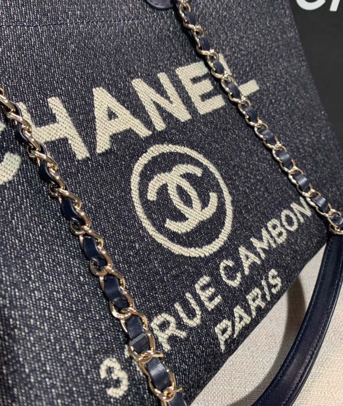 Handbag  Chanel  size  38  cm