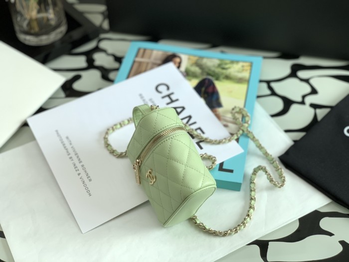  Handbag  Chanel  size  11×10×4 cm